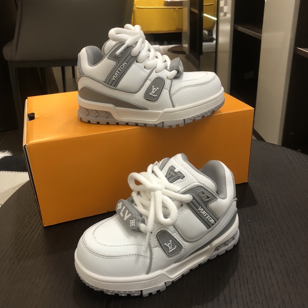 Children's shoes child
